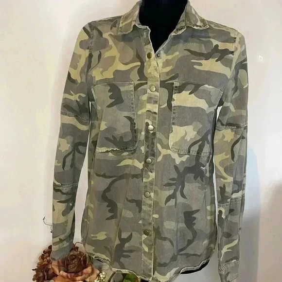 Forever 21 Camo Snap-Up Shirt - Picture 3 of 8